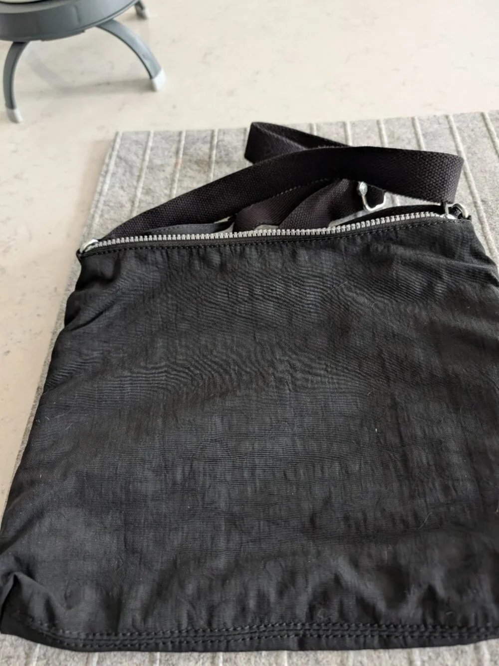 Kipling Alvar Shoulder bag a most wanted style. With the traditional Gorrila